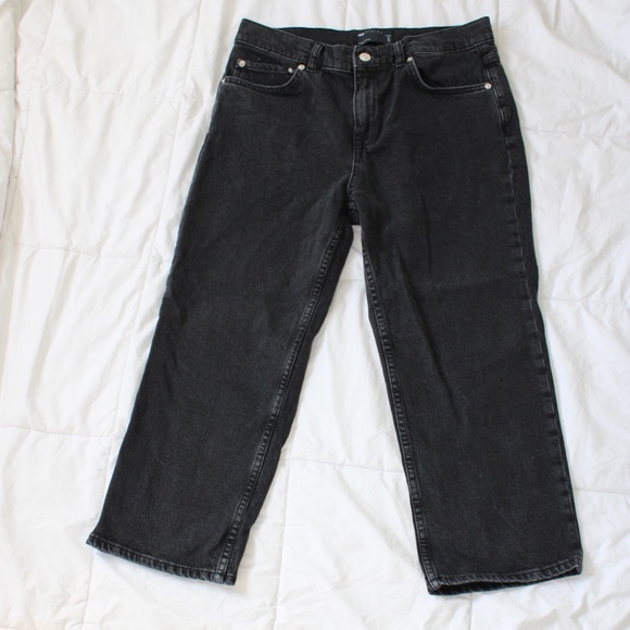 ASOS DESIGN Petite High Rise Stretch ‘Slim’ Straight Leg Jeans In Washed Black. - Picture 2 of 4